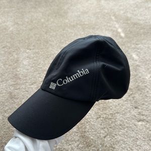 Women’s Columbia baseball cap-like new!